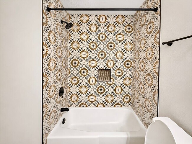 Building Photo - Amazing Quality and Value! Jenks Schools!