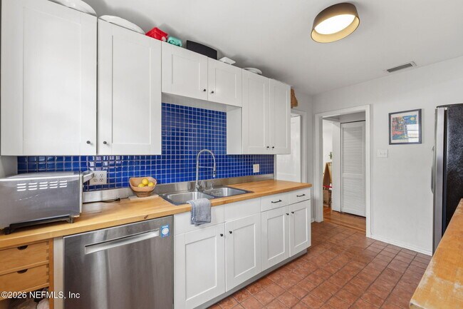 Building Photo - 1650 Parrish Pl