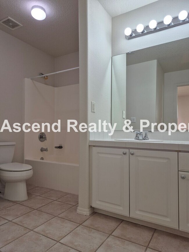 Building Photo - Available NOW! 1 Small Pet OK, Great Bethany Neighborhood, Fenced Yard, New Interior Paint/Dishwa...