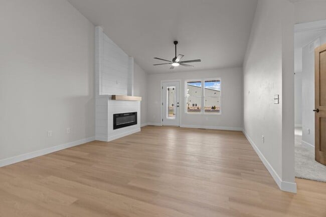 Building Photo - Beautiful New Executive Duplex