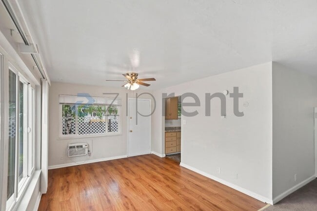 Building Photo - 1883 Robin Ln