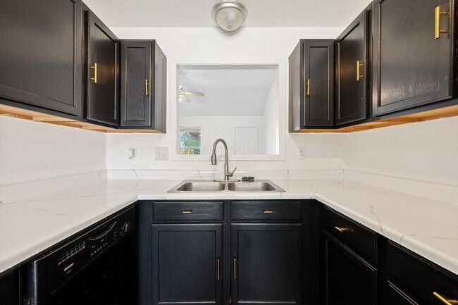 Building Photo - 4601 W Creek Cir