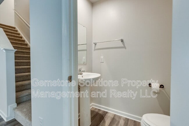 Building Photo - 2057 Westchester Dr
