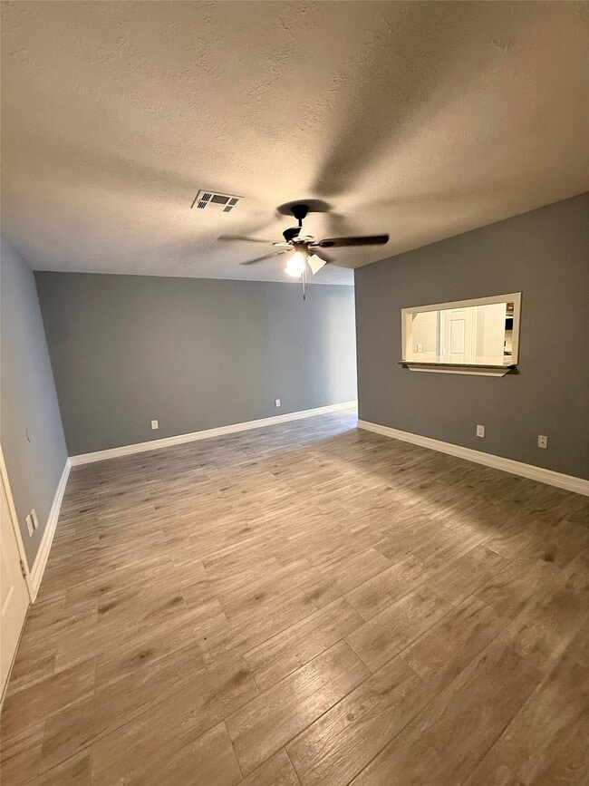 Building Photo - 5830 Clarewood Dr