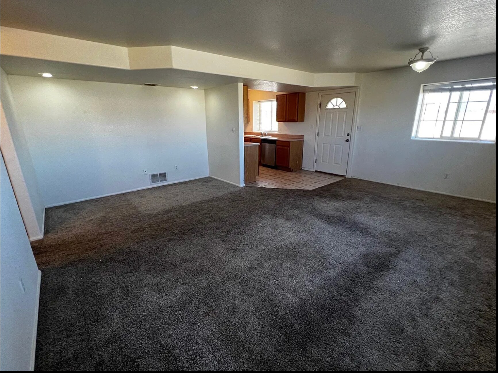 Building Photo - 593 S Aguilar Dr