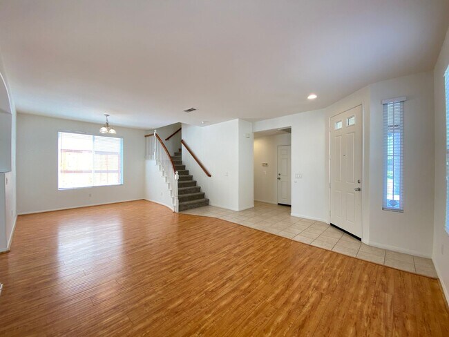 Building Photo - Spacious 5 Bedroom Family Home in Rancho del Oro!