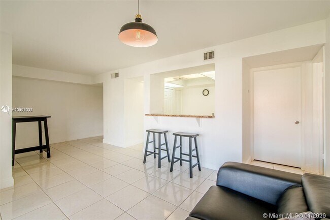 Building Photo - 9030 SW 125th Ave