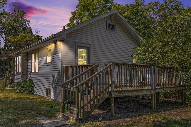 Primary Photo - $1350 Eastwood 2-Bed/1-Bath Ranch, Basement, Large, Fenced yard - Ask about our no security depos...