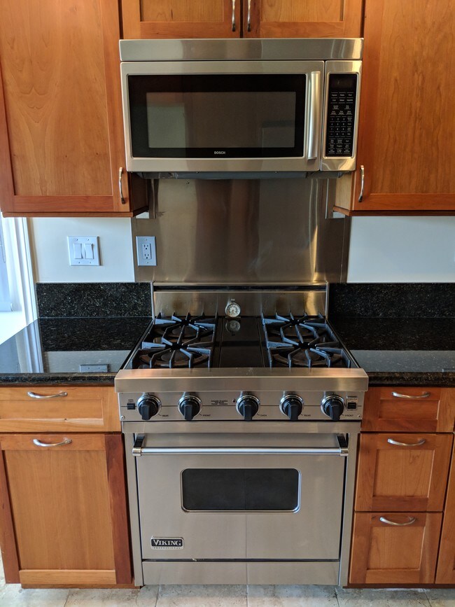 Viking 30" Range - 5121 W 140th St