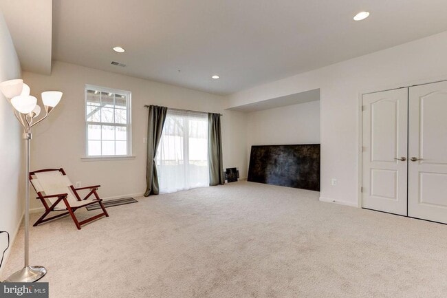 Building Photo - Gorgeous townhouse for rent