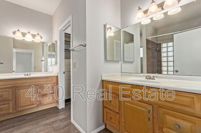 Building Photo - 2381 W Redwood Dr