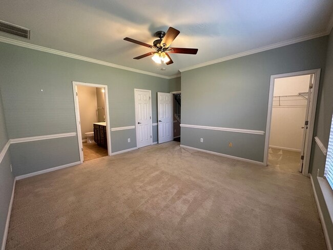 Building Photo - Townhome in a great location!