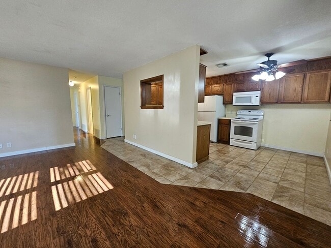 Building Photo - (3) Bed/(2) Bath in Core Norman Avail NOW!