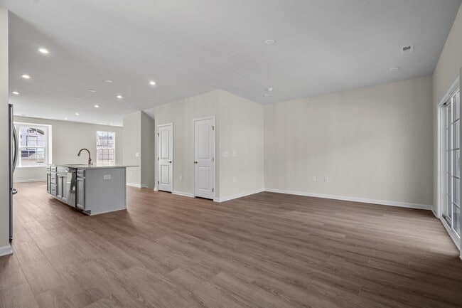 Building Photo - 1509 Newpoint Dr