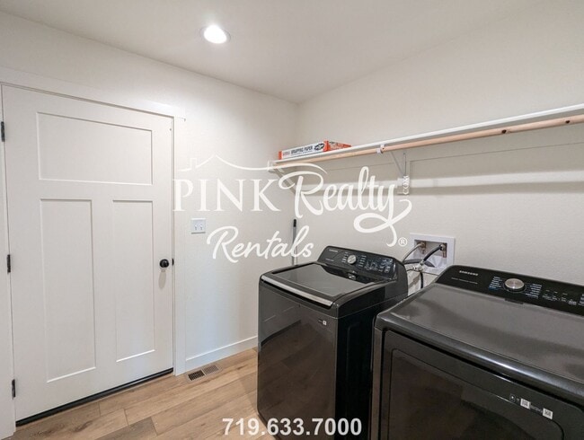 Building Photo - 284 W Kyle Dr