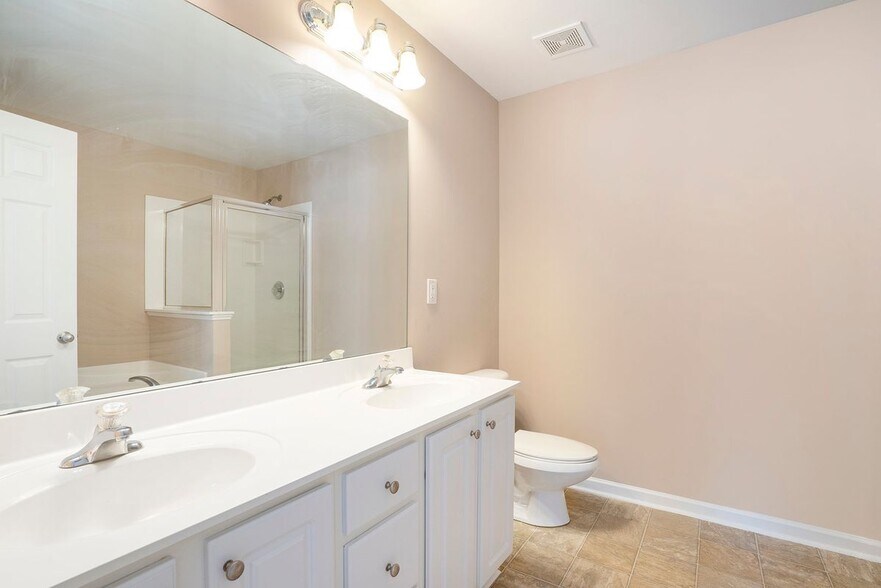 Building Photo - 804 Arbor Gate Ln