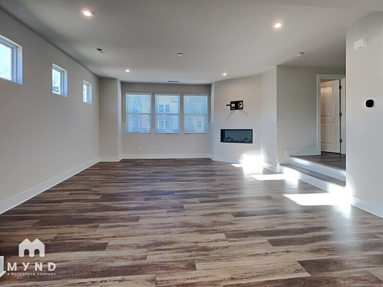 Building Photo - 2330 Aria Park Dr