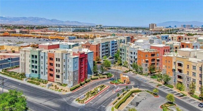 Building Photo - 32 E Serene Ave