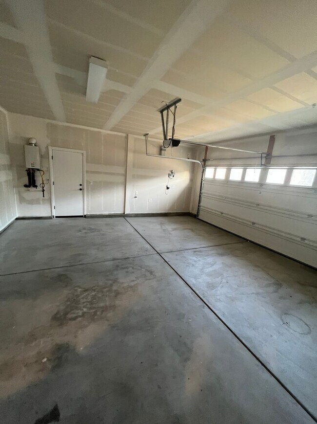 Building Photo - Spacious 4 Bedroom Home with Downstairs Bedroom and Upstairs Loft in Whitney Ranch Rocklin