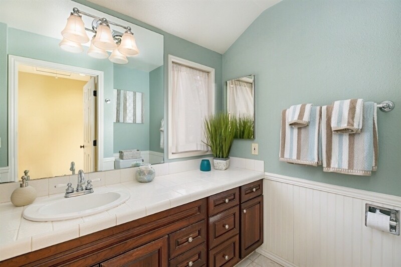 Building Photo - 930 Via Mil Cumbres