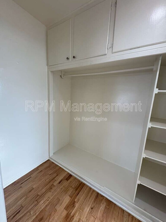 Building Photo - 124 S Park View St