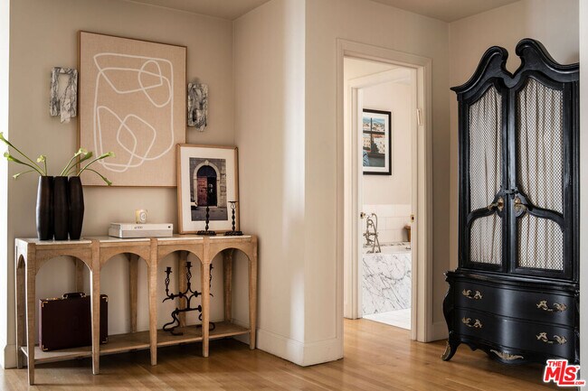 Building Photo - 1424 N Crescent Heights Blvd