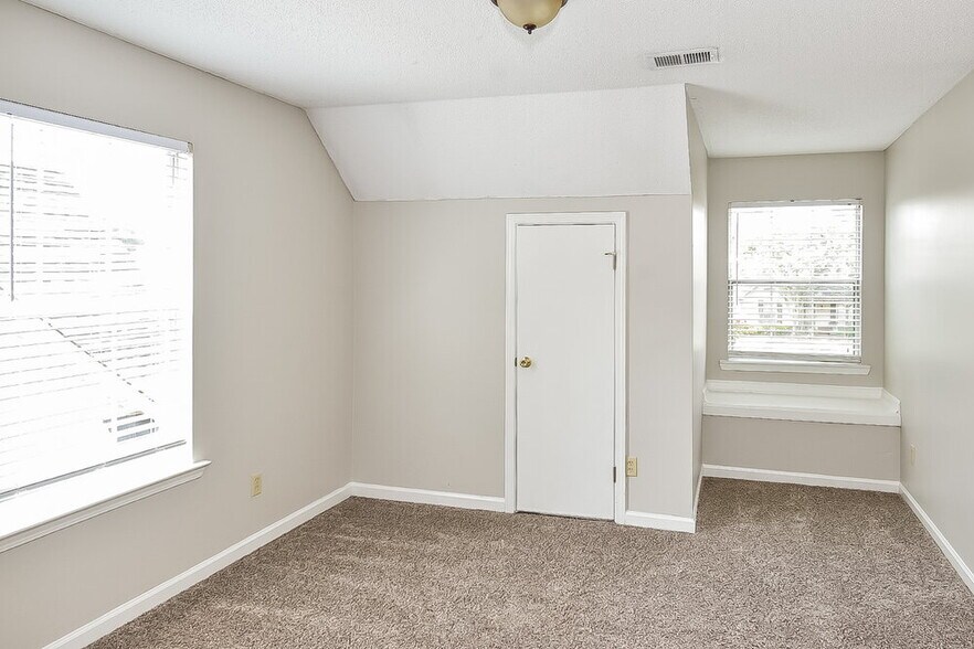 Building Photo - 4483 Shadow Glen Cove