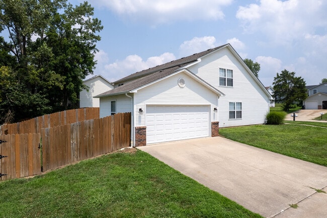 Building Photo - 5015 CARRIE RIDGE Dr