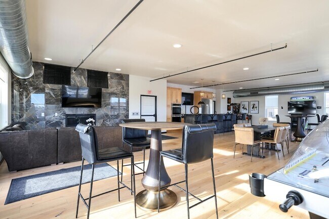 Building Photo - 28 7th St NE