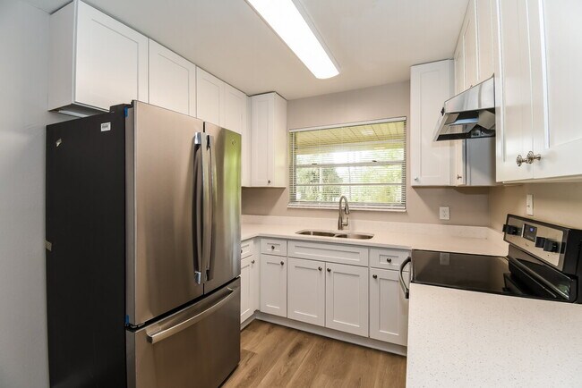 Building Photo - 8004 Patou Dr S