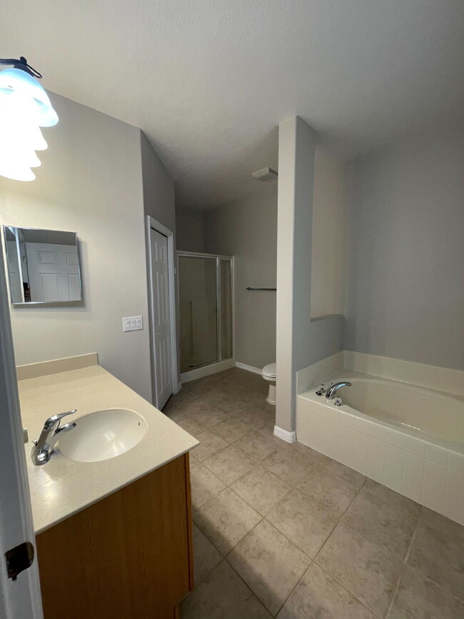Building Photo - Charming 4-Bedroom Haven
