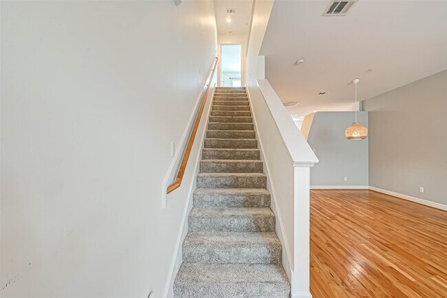 Building Photo - 11315 S Main St