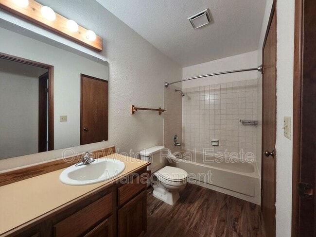 Building Photo - 1932 Beaver Pl