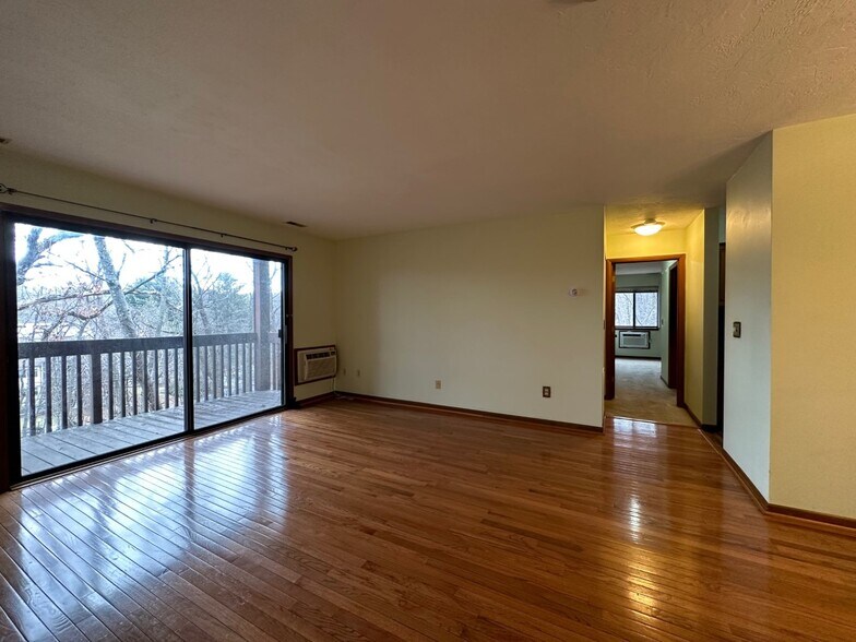 Living room - 340 Sunderland Rd