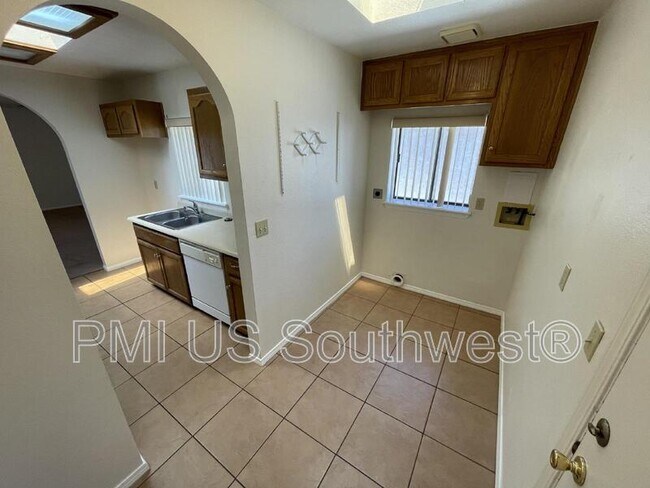 Building Photo - 3371 Sharon Ln