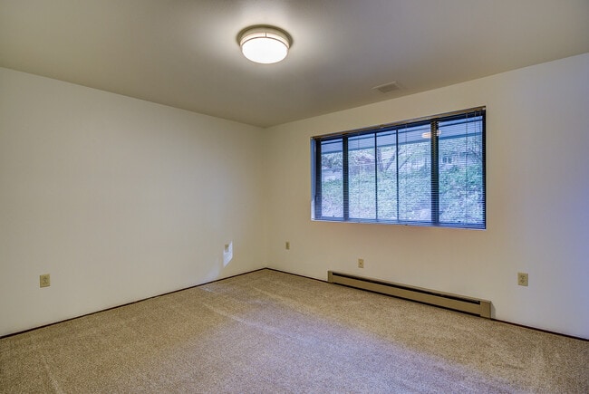 Building Photo - 2 Bed+ 2 Bath Home With Water View