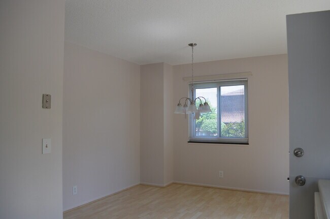 Building Photo - 296 Surrey Hill Way