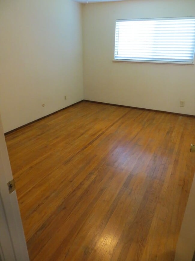 Building Photo - Fantastic Central Dublin Location!