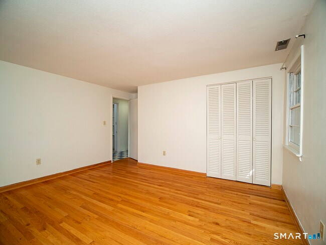 Building Photo - 38 Landin St