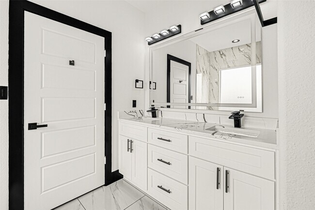 Building Photo - 13106 Donegal Way