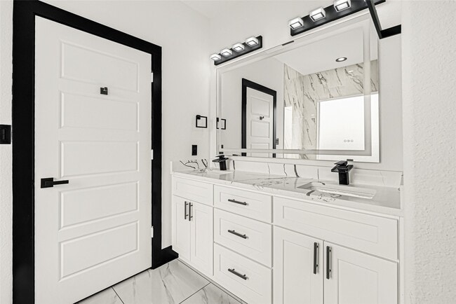 Building Photo - 13108 Donegal Way