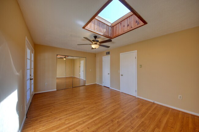 Building Photo - 7129 S Lagoon Dr