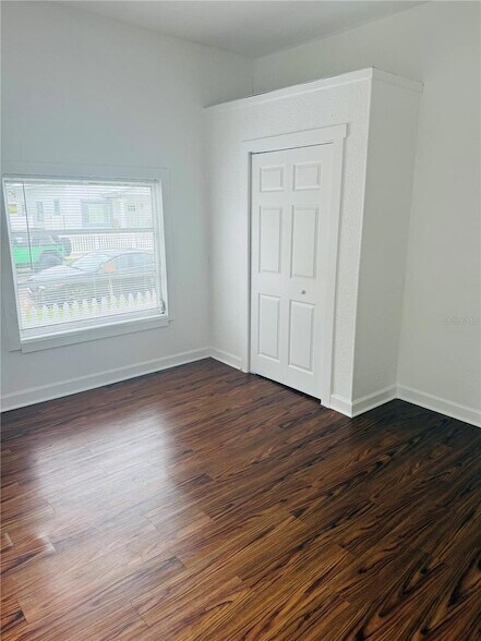 Building Photo - 2116 W Pine St