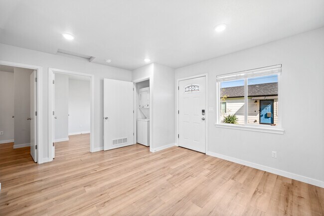 Building Photo - 5240 NE 89th Ave