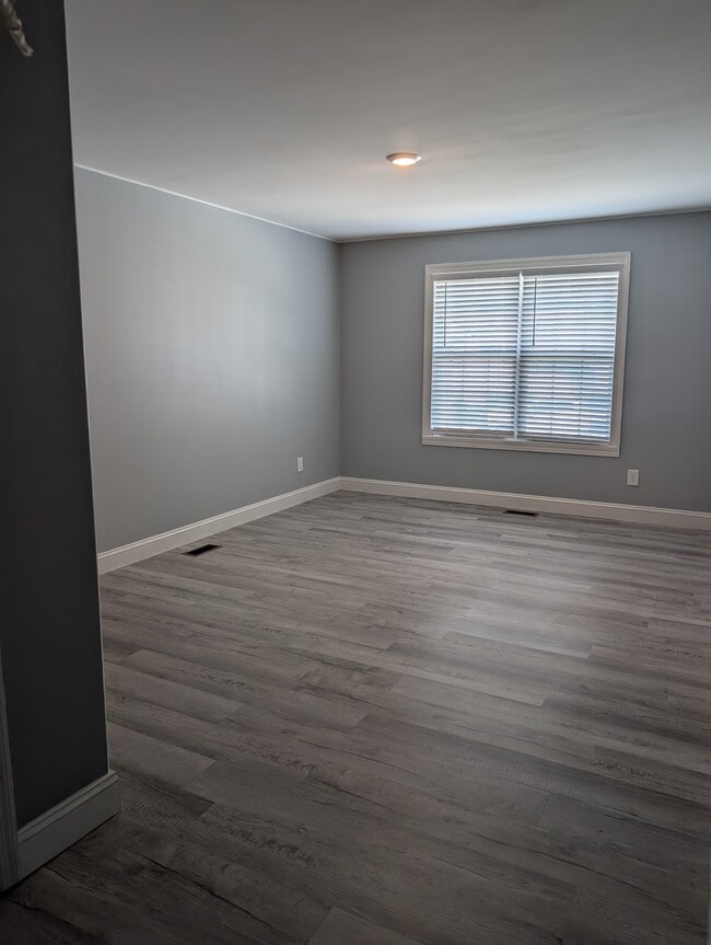 Building Photo - 3212 Grapevine Ct W