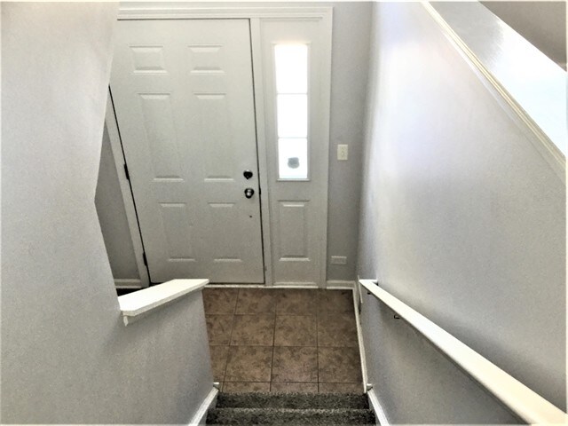 Building Photo - 625 Cary Woods Cir