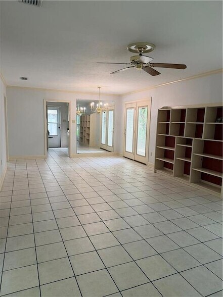 Building Photo - 313 W 20th Ave