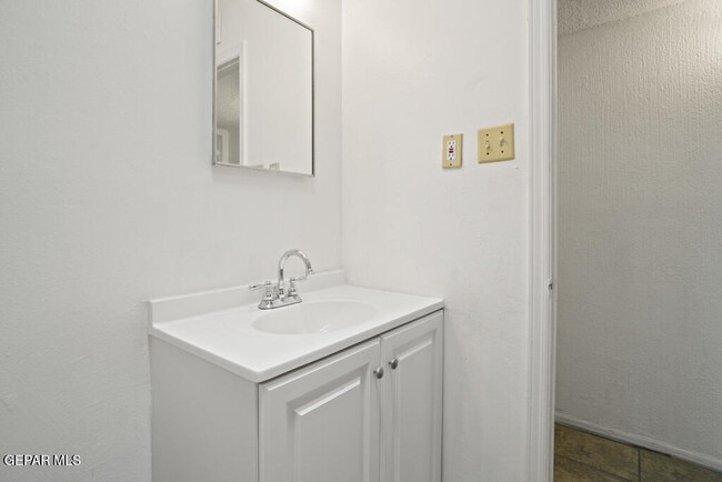 Building Photo - 481 Rio Arriba Dr
