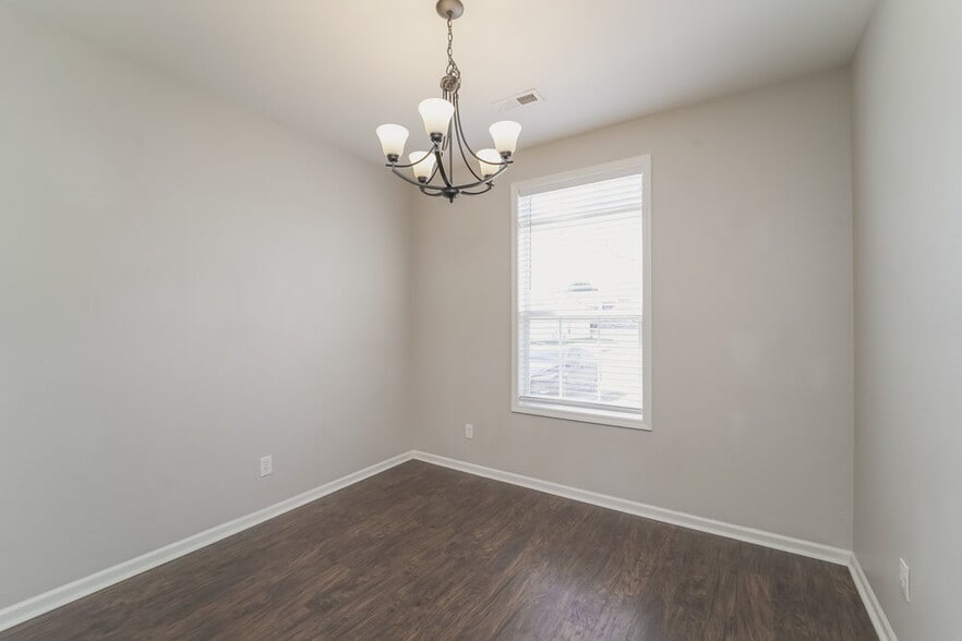 Building Photo - 6202 Whispering Brook Ct