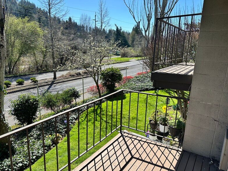 Building Photo - 200 SW Florence Ave